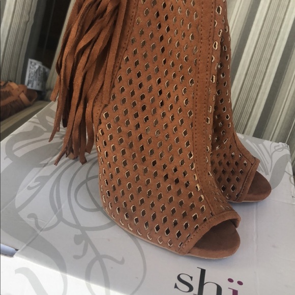 Rivera Cognac Heels - Picture 2 of 2